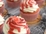 Cupcakes sanguinolents aux biscuits roses