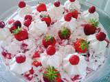 Et qu'est ce que vous diriez d'un petit Eton mess pour demain ? 
Rapide et facile à faire à retrouver sur mon blog
http://www.latabledeclara.fr/2016/05/eton-mess.html
#eton mess
#fraise