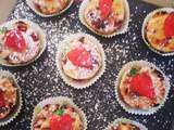Muffins rhubarbe et fraises 
c'est délicieux et c'est demain sur mon blog http://www.latabledeclara.fr 
#fraises #rhubarbe #muffins