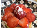 Tartelette aux fraises sur compotée de rhubarbe