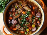 Découvrez la Recette Incontournable de la Potée aux Saucisses et Légumes Réconfortante – Le Secret pour un Repas Convivial Parfait