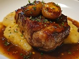 Découvrez notre Recette Exquise : Steak de Bœuf Succulent avec Sauce Divine sur une Purée de Pommes de Terre Crémeuse