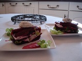 Facile : Millefeuille de betterave et fromage frais aux figues et noix