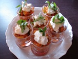 Facile : Verrine de concombre au confit de tomate et fromage frais