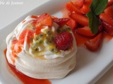 Pavlova Savoureuse aux Fruits Rouges et Citron Vert 🍓🍋