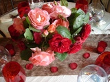 Petite table pour les amis et roses du jardin