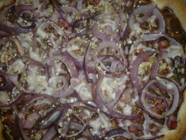Recettes de Tarte aux Oignons Rouges de La table est dressée