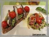 Tartine aux anchois et sa salade courgettes-oignons rouges
