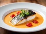 Pavé de bar et sa bisque de langoustines et tomates : le mariage parfait poisson et crustacés