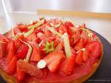 Tarte rhubarbe, fraises et amandes