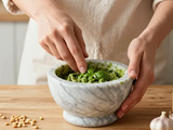 Pesto maison : la méthode simple pour une sauce onctueuse et équilibrée