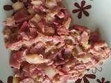 Fondue d'endives et de radis red meat sur un lit de lardons et bacon fumé au fromage de chèvre frais