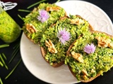 Pesto maison à la ciboulette (fleurs et tiges) et aux noix