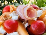 Salade fraîche de melon, tomates cerises et feta