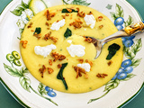 Soupe froide de courgette jaune à la ricotta et au basilic