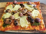 Flatbread-Pizza , pesto, brie et champignons