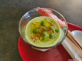 Gaspacho de concombre, petits pois, basilic et piment d'Espelette