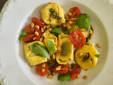 Tortelloni, tomates et pesto
