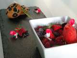 Consommé glacé fraises-framboises,sorbet à la fraise,pesto sucré au basilic,financiers aux olives confites