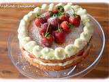 Layer cake aux fraises et ganache montée au chocolat ivoire Valrhona