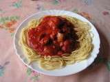 Spaguettis aux boulettes à la tomate