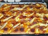 Pizza aux asperges , jambon et chorizo