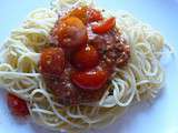 Spaguetti aux tomates cerises et herbes aromatiques