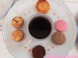 Café/Thé gourmand : Mini trianon/tartelette bourdaloue/cookie ball/macaron framboise et chocolat