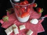Mousse au chocolat blanc et ses fraises