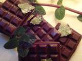 Chocolats aux cristaux de menthe et feuilles de menthe cristallisées