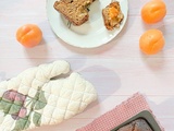 Gâteau au yaourt, banane et abricot rôti