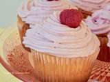 Cupcake à la rose et aux framboises