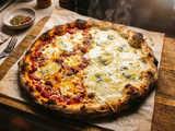 Pizza 4 fromages : crème ou tomate