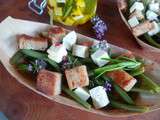 Haricots verts croquants au tofu mariné, croûtons pimentés et fleurs de thym