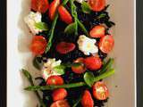 Riz noir aux asperges, fraises et greuil de brebis des Pyrénées