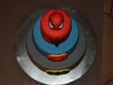 Gâteau 3D Super-Héros en Pâte à Sucre