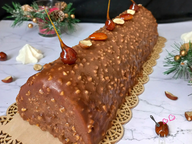 Recette Bûche de Noël au chocolat blanc et au praliné (facile, rapide)