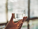 L’importance de l’hydratation : tout ce que vous devez savoir