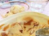 Crème glacée vanille, tourbillons de caramel au beurre salé et chunks de chouchou
