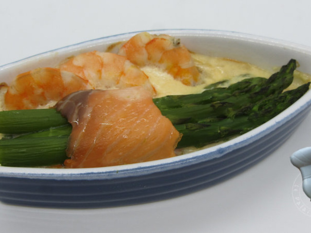 Oeuf poché aux dés de saumon facile et rapide : découvrez les recettes de  Cuisine Actuelle