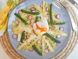 Salade de Friseline, œuf poché, asperges vertes et radis