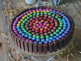 Gâteau d’anniversaire au chocolat, Kit Kat et Smarties