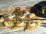 Fougasse chèvre-miel, olives vertes, nigelle & huile de pépins de raisins à la truffe