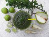 Smoothie vert à la batavia, poire, menthe et citron vert du Bénin