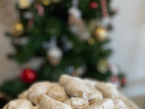 Kourabiedes Grecs : La Recette Traditionnelle des Biscuits aux Amandes et Sucre Glace