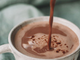 Vrai chocolat chaud de la Mère Noël : Recettes Originales et Tour du Monde