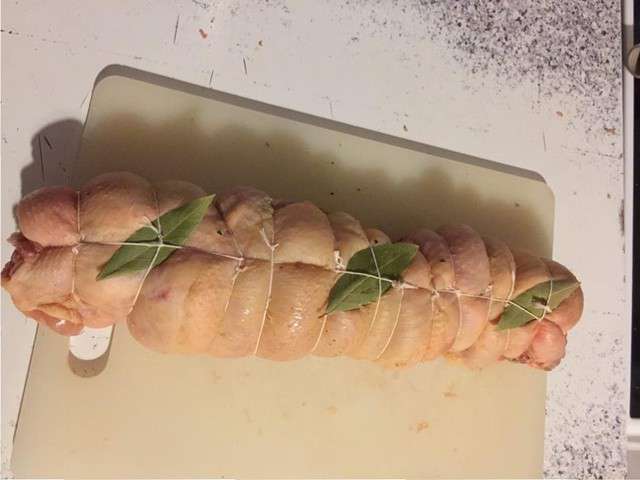 Rôti De Poulet Farci En Cocotte