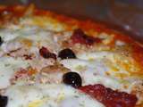 Pizza au thon, tomates confites & mozzarella