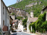 Roque-sainte-marguerite (12) - Village à flan de montagne