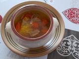 Soupe de légumes à la saucisse à cuire